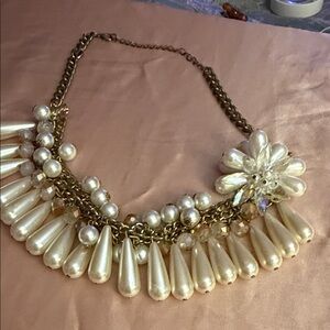 Chic Pearl and Gold Floral Necklace